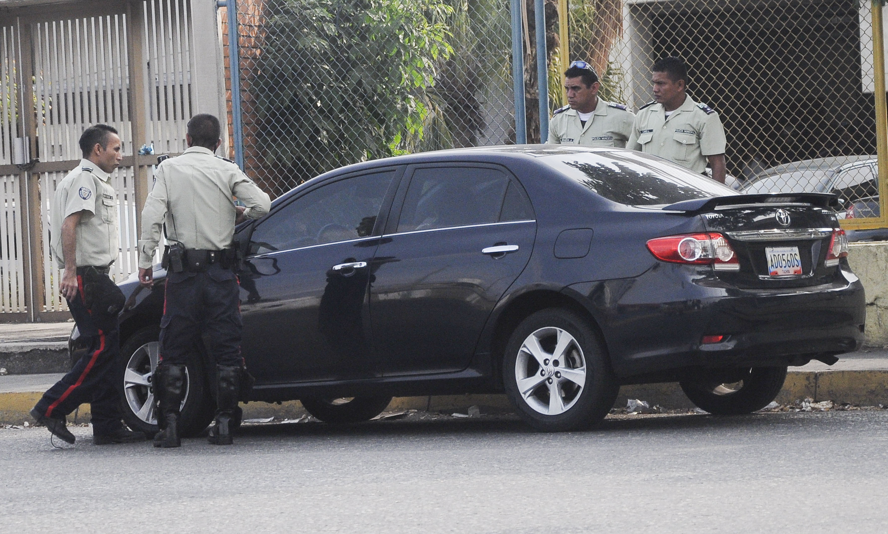 POLICIA HERIDO POR ARMA DE FUEGO EN LA CERCANIA DEL HOSPITAL  09/03/2016  FOTO ANGEL ZAMBRANO