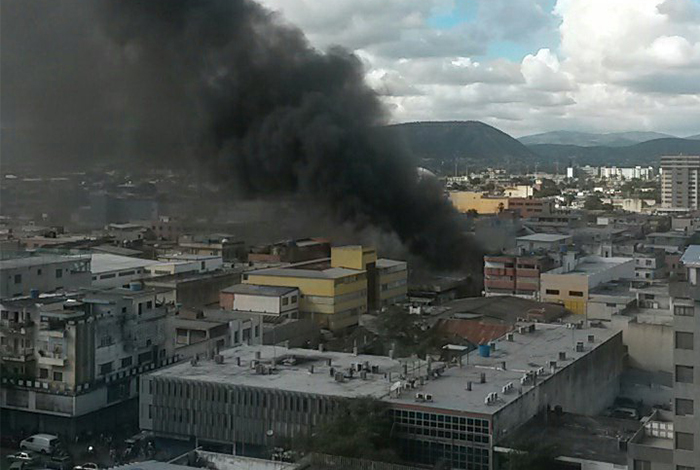Incendio-en-el-centro-de-Barquisimeto.jpg