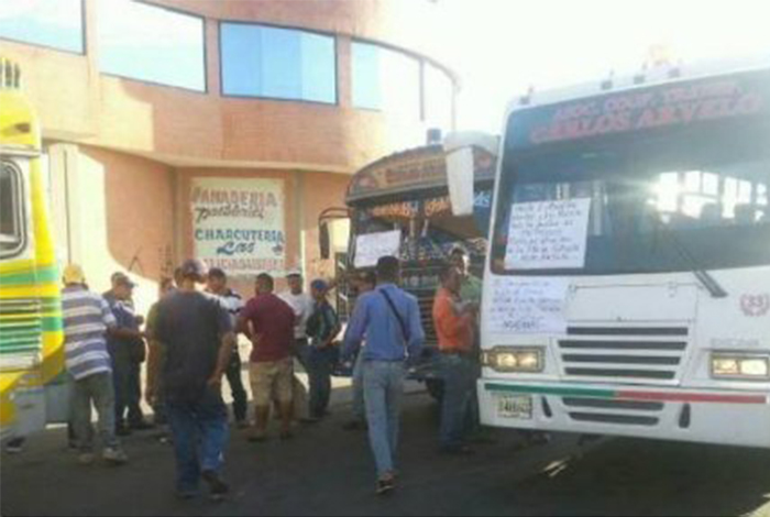 FOTOS: Transportistas de Güigüe, Carabobo, en paro de manera ... - El Impulso (Comunicado de prensa) (blog)