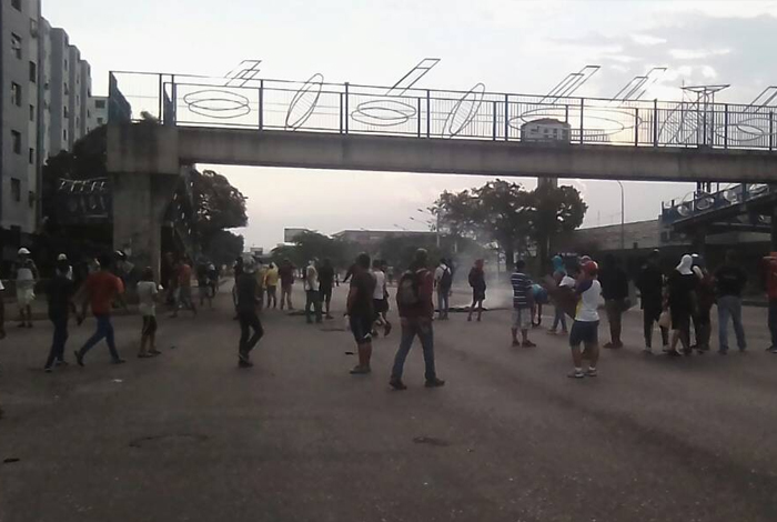 FOTOS: Continúan las protestas en La Sucre y Las Trinitarias este ... - El Impulso (Comunicado de prensa) (blog)