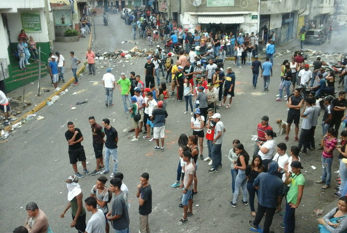 FOTOS Habitantes de Las Minas de Baruta salen a protestar - El Impulso (Comunicado de prensa) (blog)