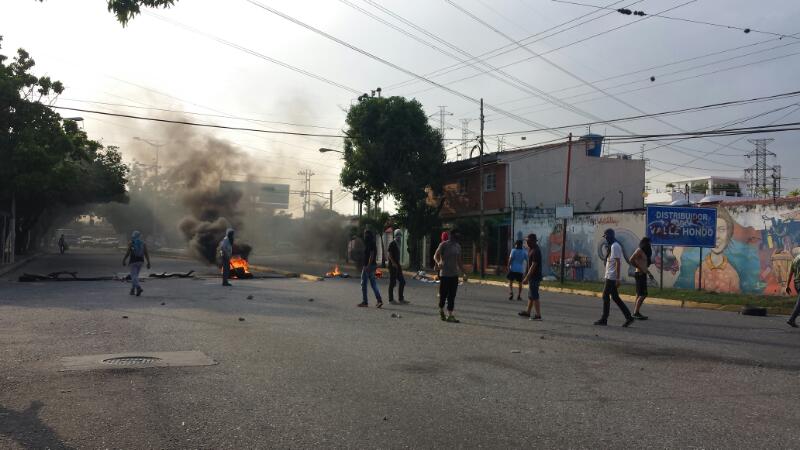 VIDEO+FOTOS: Reportan disturbios en Valle Hondo – Cabudare ... - El Impulso (Comunicado de prensa) (blog)