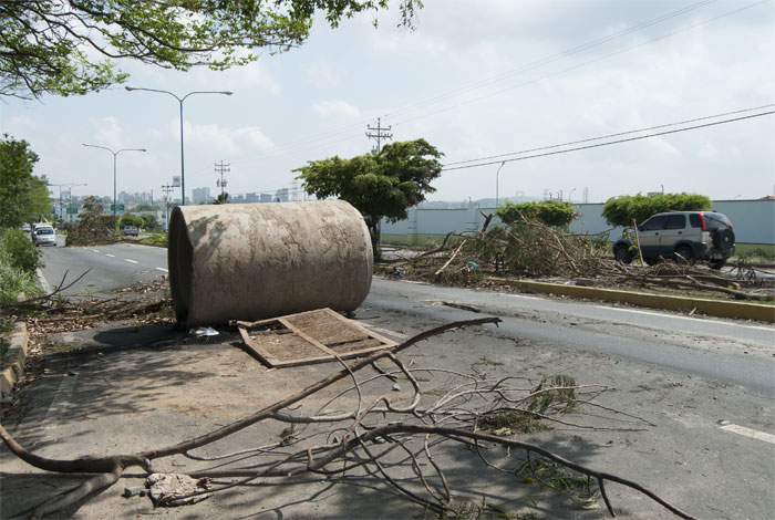 FOTOS: En Cabudare siguen cerradas con escombros las vías ... - El Impulso (Comunicado de prensa) (blog)