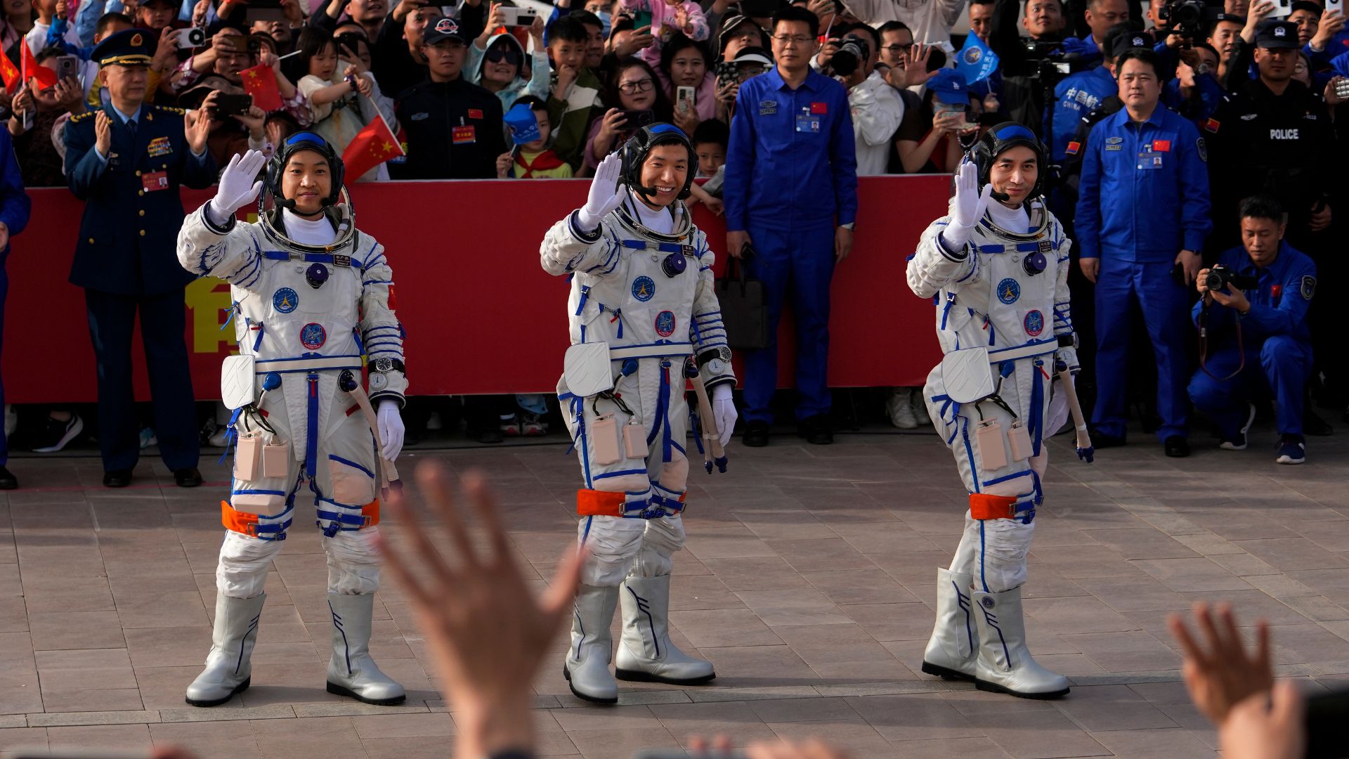 Tres Astronautas Chinos Regresaron A La Tierra Tras Meses En El