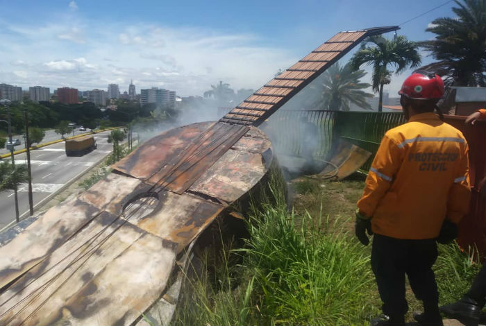 Resultado de imagen para MONUMENTO BARQUISIMETO QUEMADO