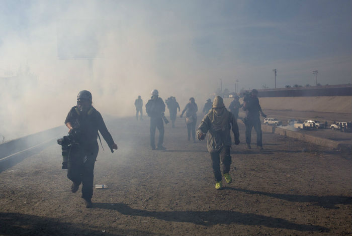 Caravana de migrantes estudia opciones tras choque en Tijuana