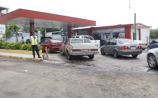 ▷ Azalea Colmenárez: Entre 40 y 80 litros de gasolina es lo que se está  expendiendo #19Nov - El Impulso