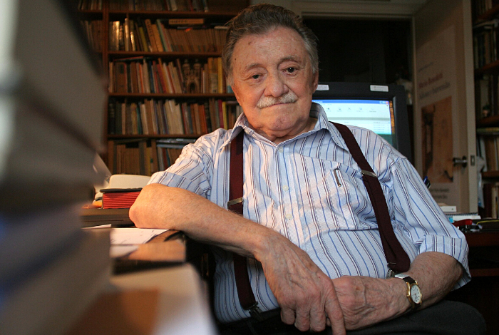 ▷ Cumpliría 101 años el poeta del amor y la rebeldía, Mario Benedetti #14Sep