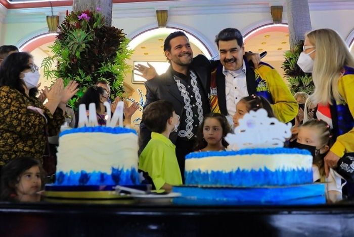 ▷ #VIDEO Maduro celebró su cumpleaños en compañía del cantante mexicano Pablo  Montero #24Nov - El Impulso