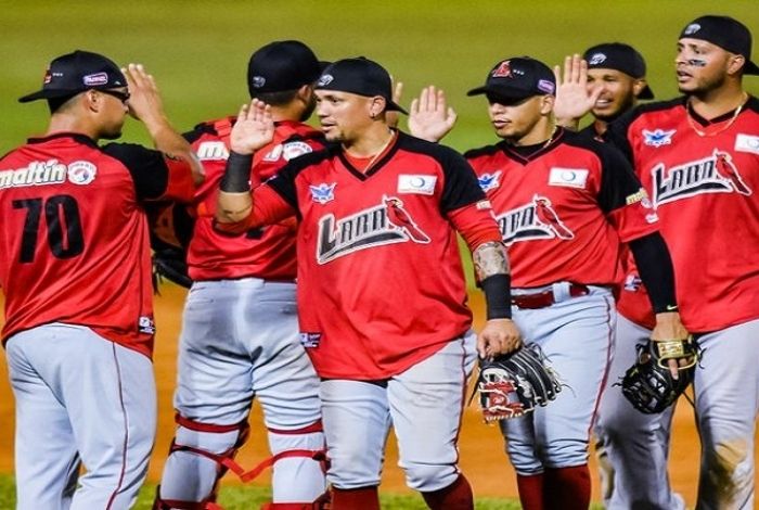 Cardenales de Lara on X: Ok, la cosa como que va en serio. Nuestros  fanáticos REALMENTE quieren volver a ver el color azul en nuestro uniforme  🤔 Resolvamos esto aquí, amigos: SÍ