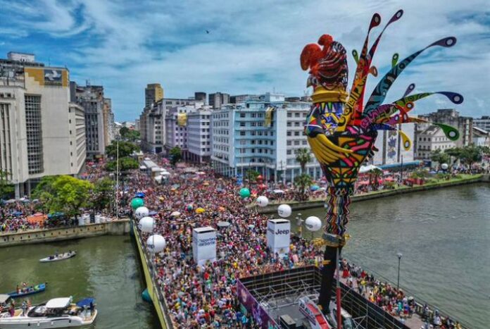 ▷ #VIDEO Con disfraces y carrozas impresionantes volvió el carnaval de  Brasil #20Feb - El Impulso