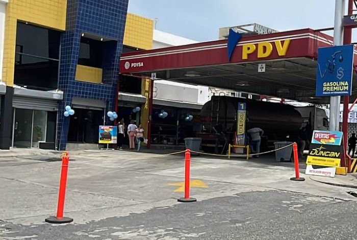 #AvanceIMP En Barquisimeto continúan las largas colas para surtir combustible #31Oct