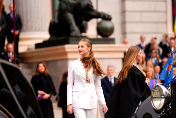 #VIDEO Princesa Leonor presta juramento como posible futura reina de España #31Oct