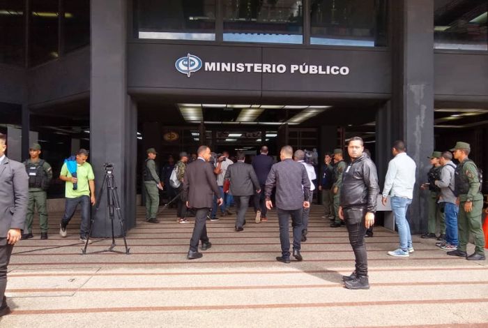 Ingresaron a la sede del Ministerio Público Jesús María Casal, Mildred Camero y Roberto Abdul-Hadi Casanova #30Oct