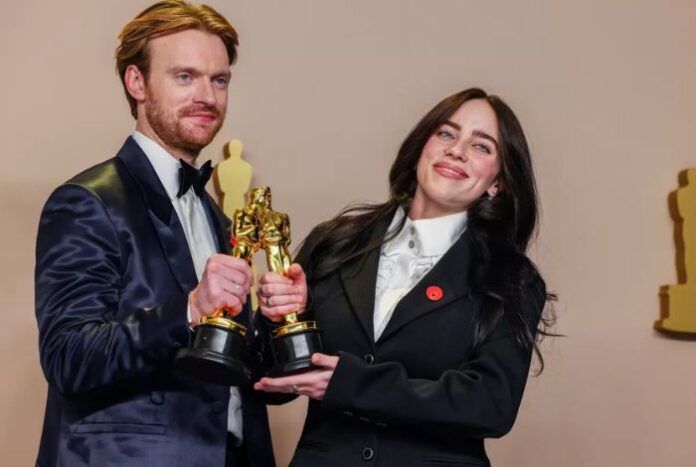 Billie Eilish y Finneas O'Connell se convierten en los artistas más jóvenes en ganar dos Oscar
