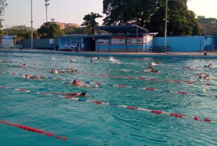 El equipo de natación del Club Italo-Venezolano conquistó el quinto lugar en el Primer Campeonato Estadal ADAEL 2024, tras regresar a la Federación.
