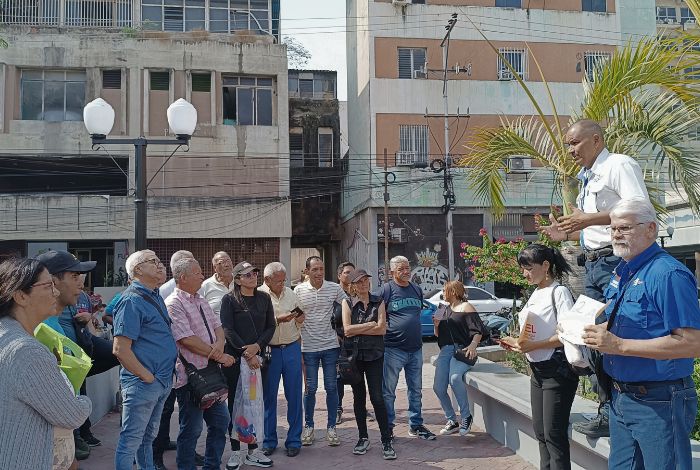Miembros del Sindicato de Empleados Públicos del Ejecutivo del Estado Lara (Sepeel) se concentraron en el centro de Barquisimeto para denunciar el estancamiento del salario mínimo y las pensiones.