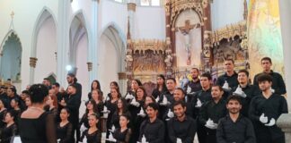 Coro Manos Blancas de Barquisimeto realizando homenaje a José Antonio Abreu