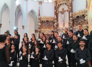 Coro Manos Blancas de Barquisimeto realizando homenaje a José Antonio Abreu