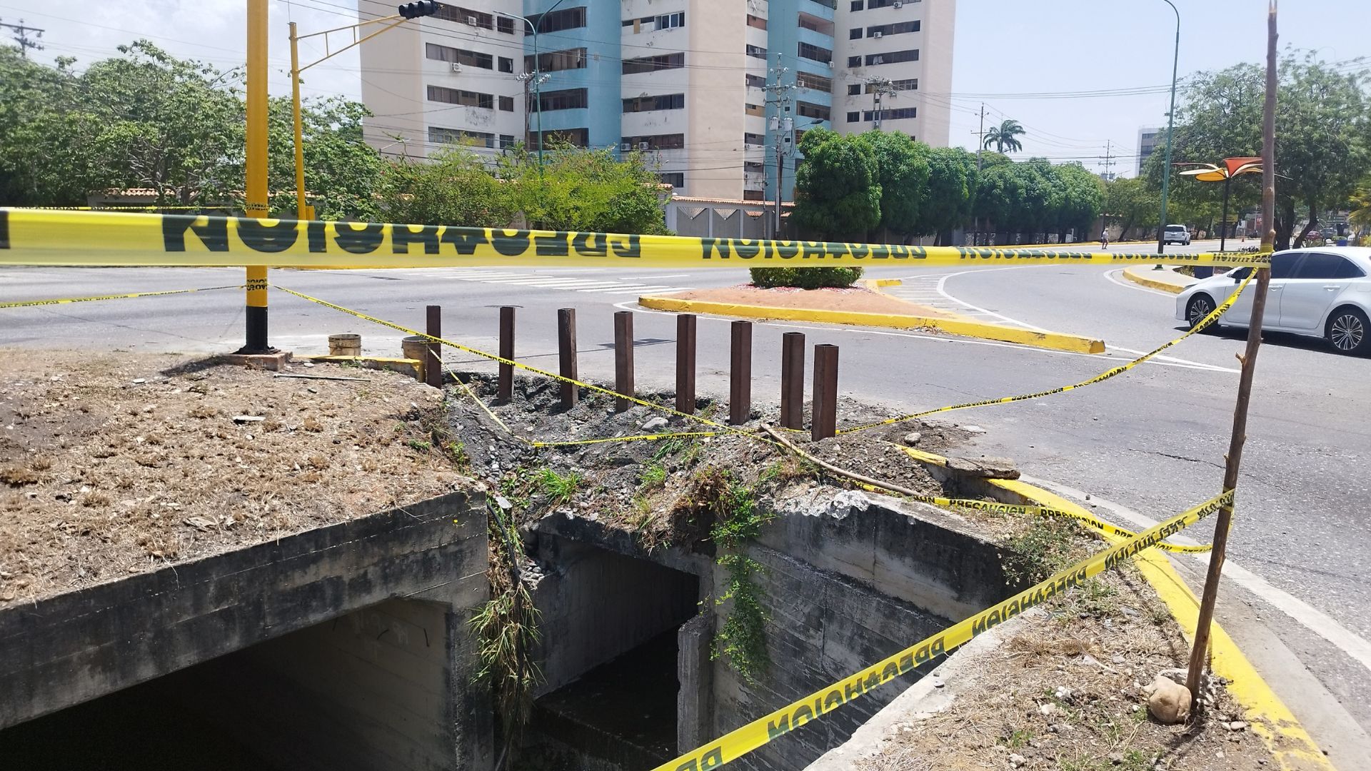 ▷ VIDEO | Vecinos exigen soluciones eficaces tras dos accidentes en el Dren  X de Fundalara en Barquisimeto #23Abr - El Impulso