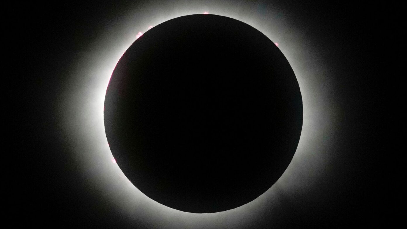 Eclipse solar total: Las mejores imágenes del fenómeno astronómico ...