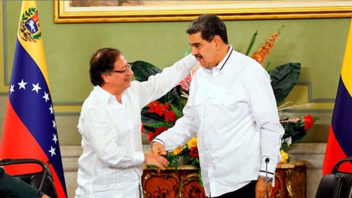 Gustavo Petro y Nicolás Maduro, durante un encuentro en Caracas.
