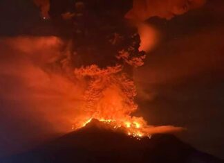 Monte Ruang en Indonesia tuvo cinco grandes erupciones el miércoles