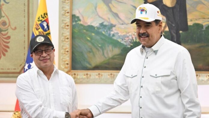 Petro dialogó con ambos sectores de la política venezolana