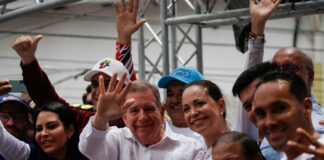 Edmundo González Urrutia y María Corina Machado en La Victoria