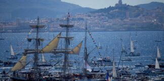 El Belem, el velero con la llama de los Juegos Olímpicos de París 2024, llegó al puerto de Marsella