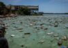 Foto de Lago de Maracaibo contaminado con plásticos e hidrocarburos