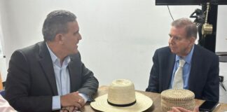 Javier Oropeza se reúne con Edmundo González