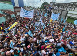María Corina recibida por una multitud en Achaguas