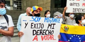 Migrantes exigen con protestas que les permitan inscribirse en el Registro Electoral