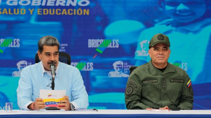 Nicolás Maduro en su última presentación en compañía de Vladimir Padrino López, jefe de la FANB