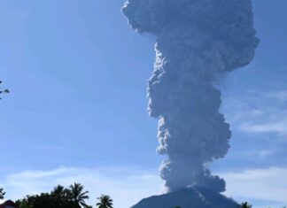 monte Ibu, un volcán en la provincia indonesia de Maluku del Norte