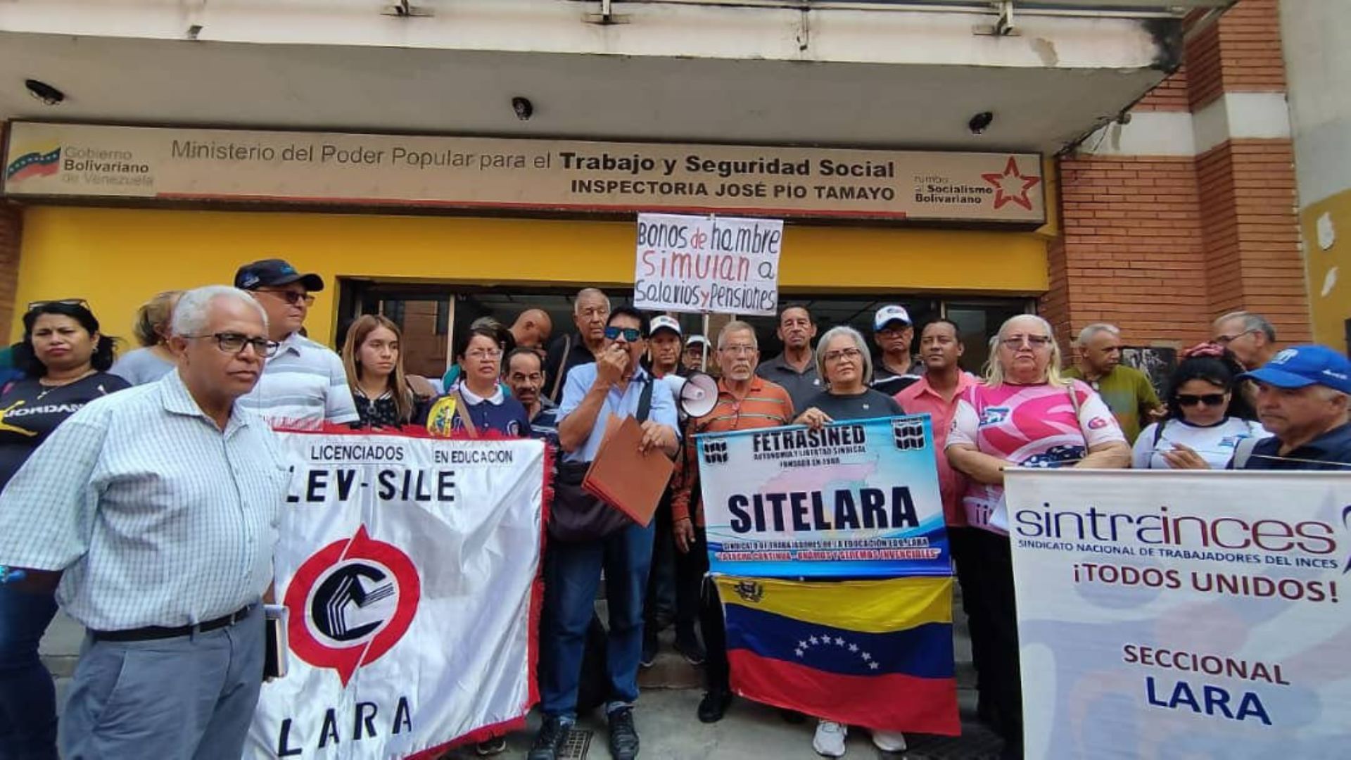 ▷ VIDEO | Jubilados y pensionados de Lara reiteran exigencia de salarios  justos #16May - El Impulso