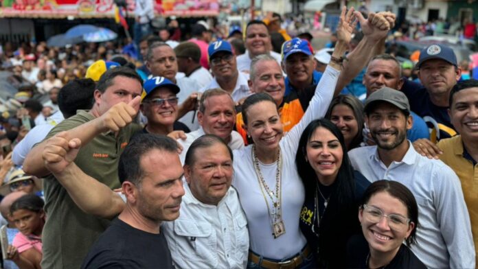 Andrés Velásquez en El Callao junto a María Corina