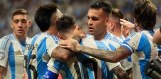 Argentina celebra la victoria contra Canadá en Copa América