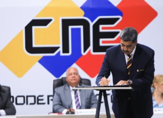 Nicolás Maduro firma acuerdo de reconocimiento de resultados electorales