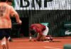 Novak Djokovic lesionado en la rodilla derecha en Roland Garros