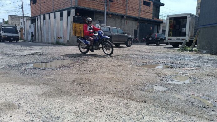 Las familias de la calle 33 en el centro de Barquisimeto viven en condiciones insalubres debido a la contaminación