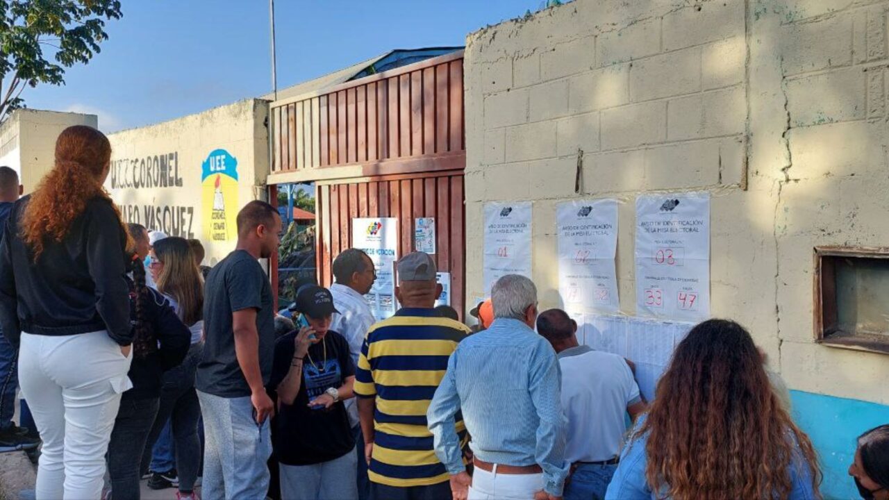 El centro de votación 
Cnel. Genaro Vásquez es uno de los más grandes en la parroquia Unión.