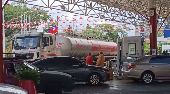 Largas colas de gasolina se han registrado en Barquisimeto en las últimas semanas.