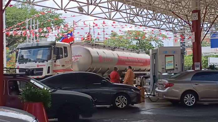 Largas colas de gasolina se han registrado en Barquisimeto en las últimas semanas.