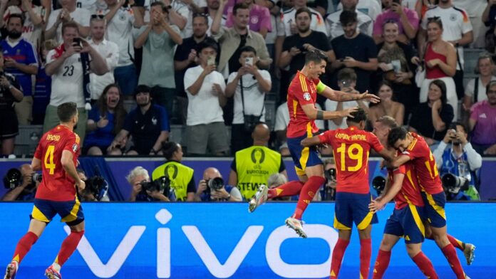 España celebrando uno de los goles ante Francia en la Eurocopa