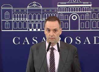 Manuel Adorni de Argentina criticó el ataque verbal de Maduro a Milei