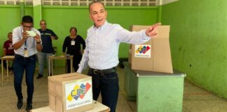 Manuel Rosales de UNT ya ejerció su derecho al voto