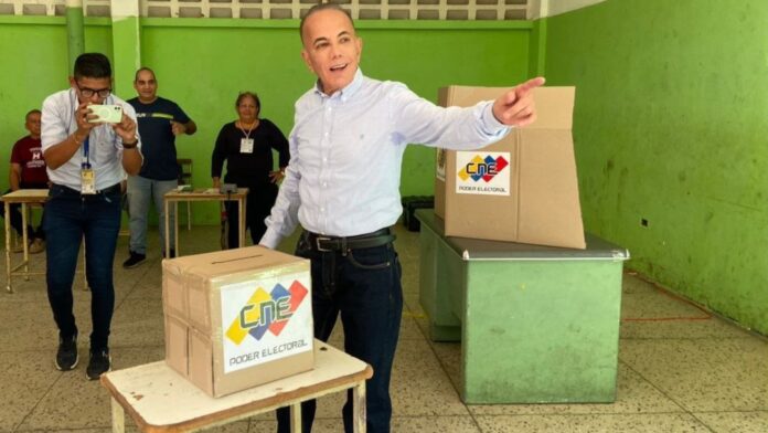 Manuel Rosales de UNT ya ejerció su derecho al voto