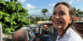 María Corina Machado en la caravana de campaña presidencial